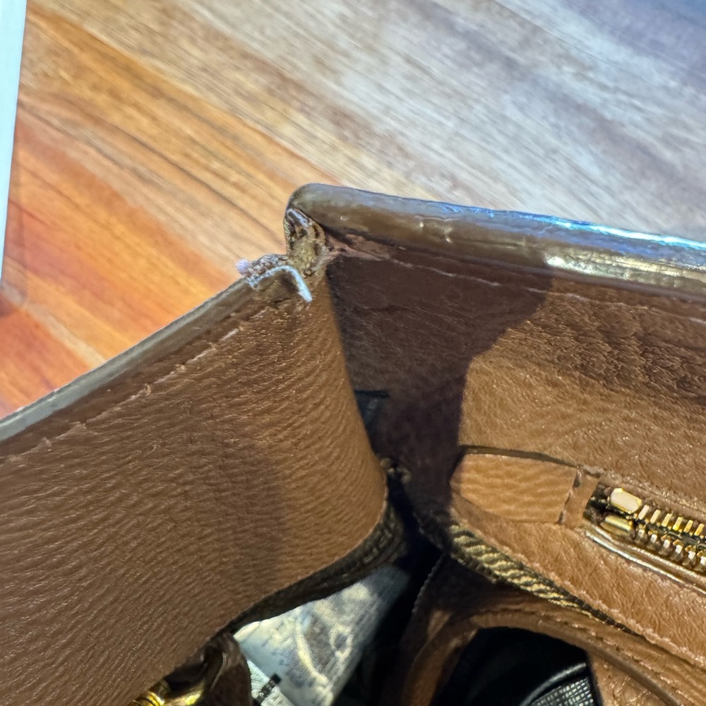 Brown leather 💯 authentic Prada purse - Picture 11 of 11
